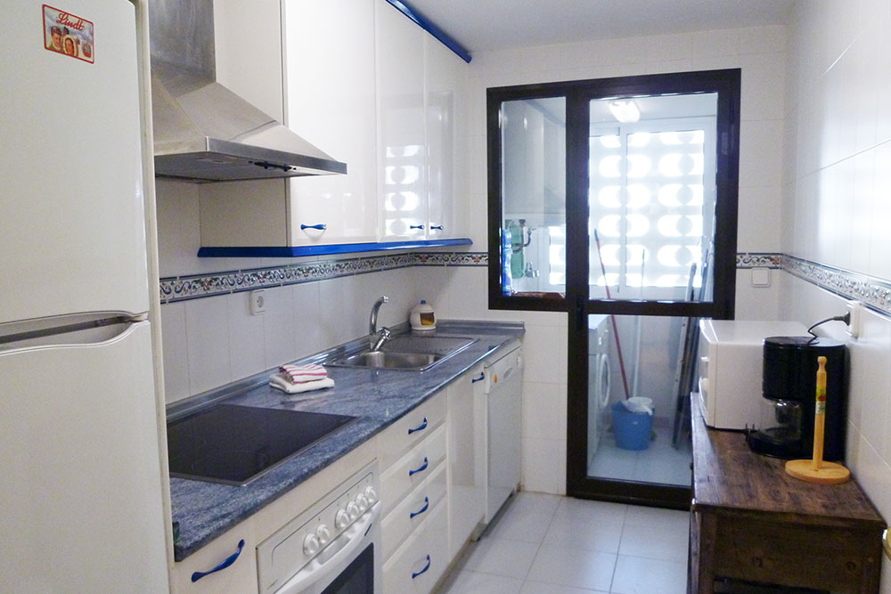 fitted kitchen apartment Duquesa