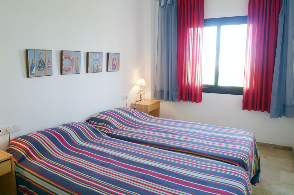 Duquesa accommodation bedroom 