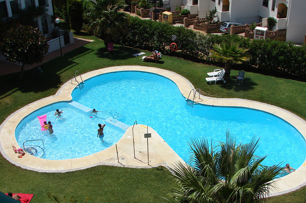 Apartment estepona shared pool